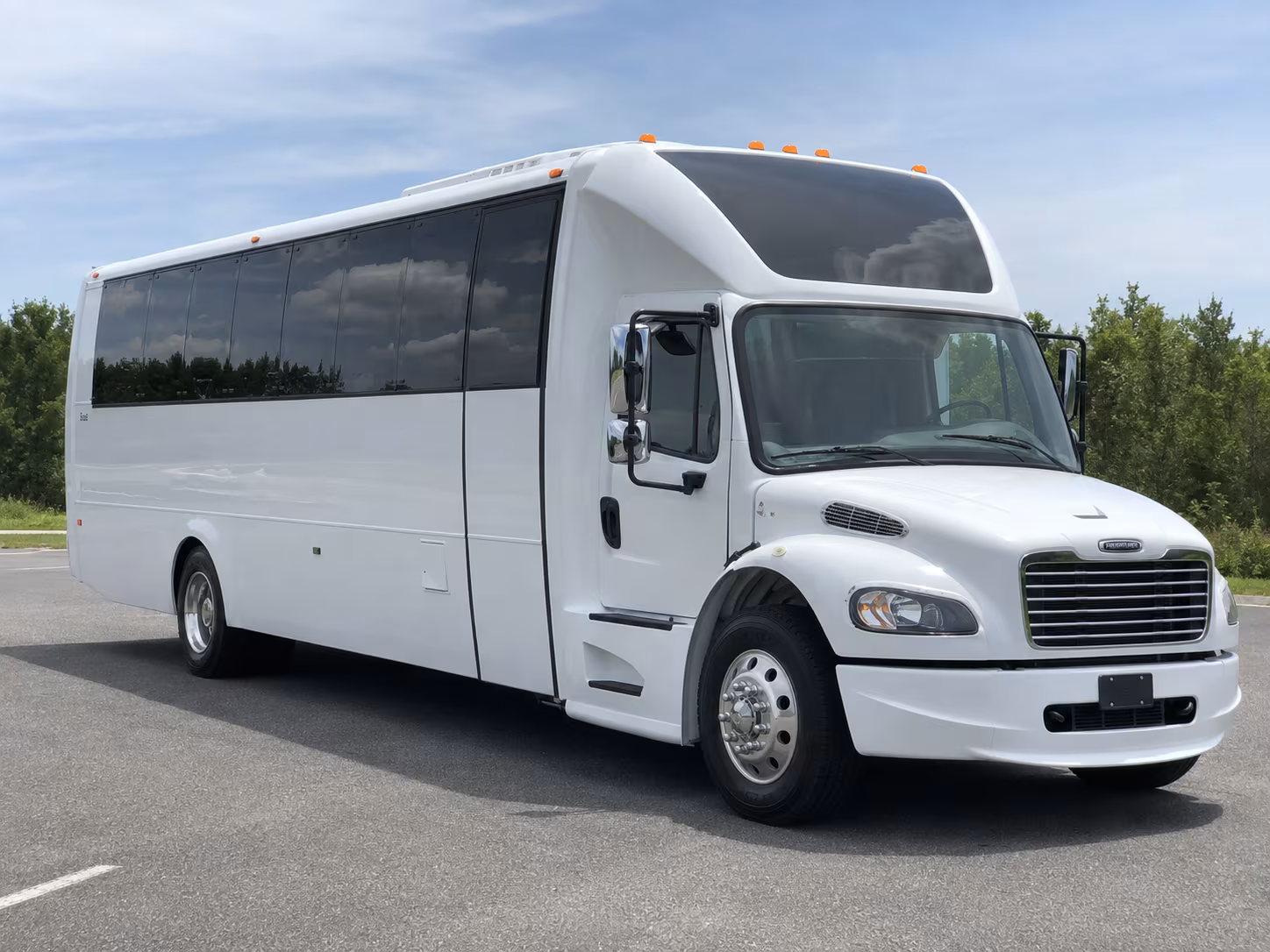 Lakewood Birthday, Sweet 16, & Quinceañera Transportation party bus exterior