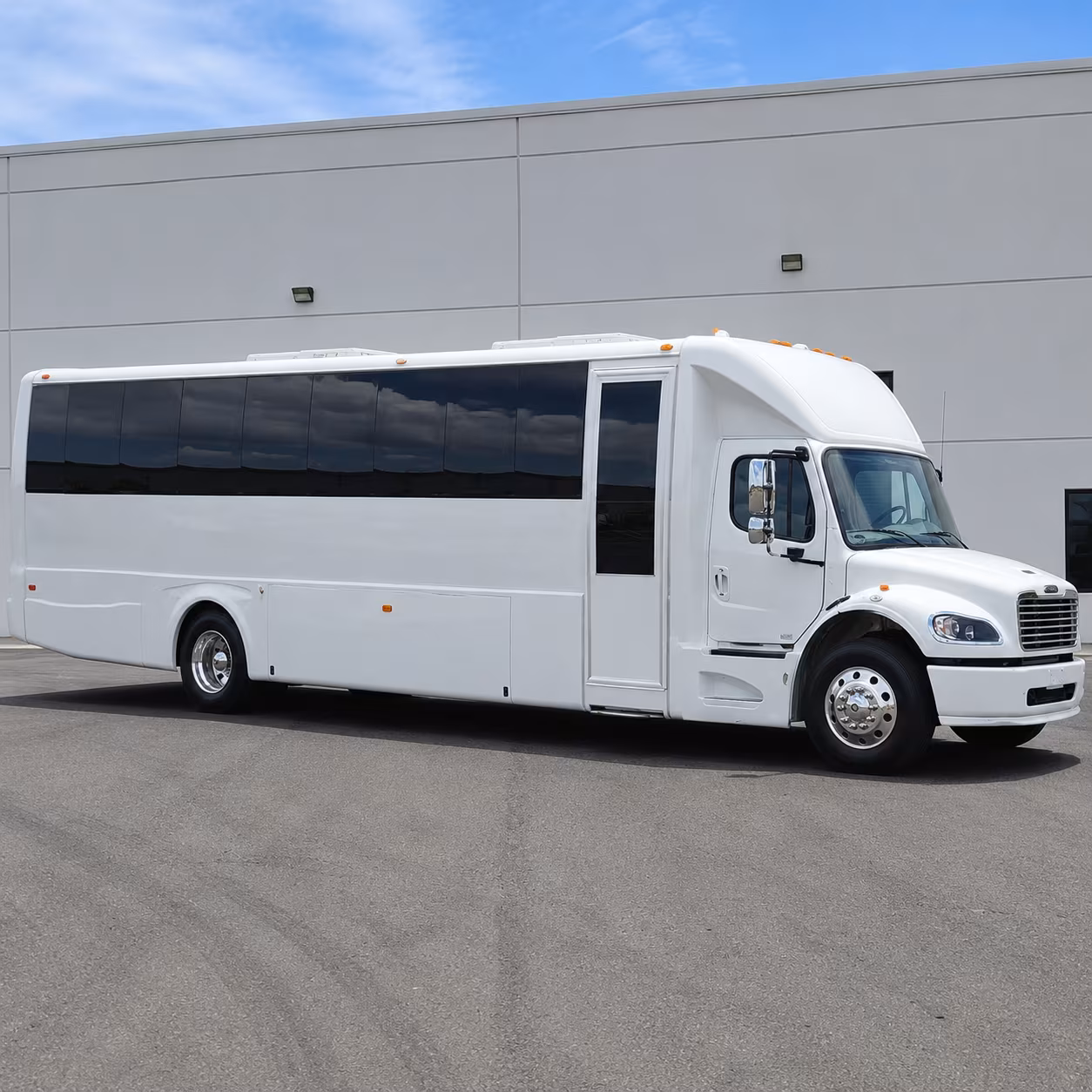 Lakewood Winery Tour & Pub Crawl Transportation party bus exterior
