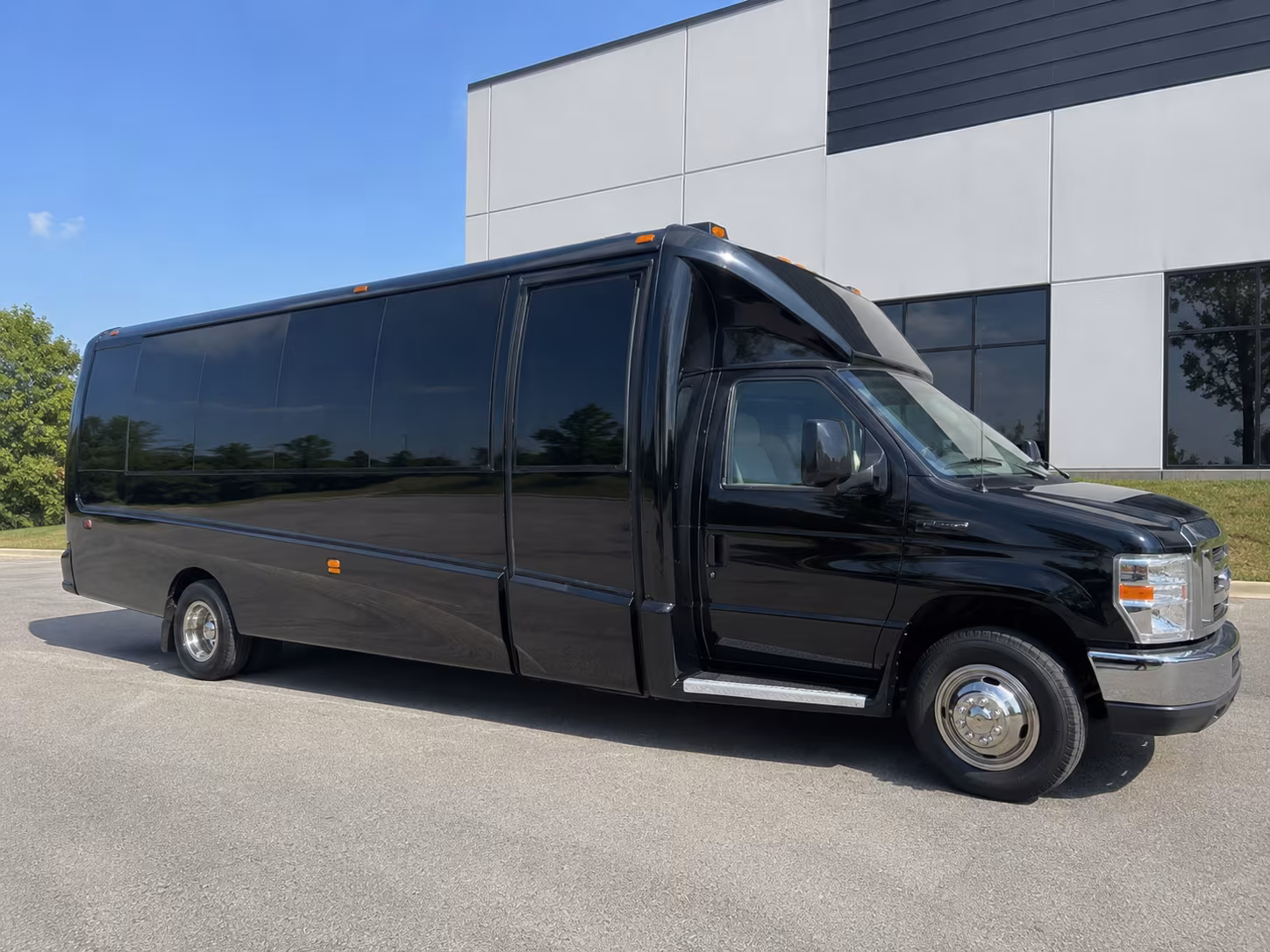 Lakewood Winery Tour & Pub Crawl Transportation party bus exterior