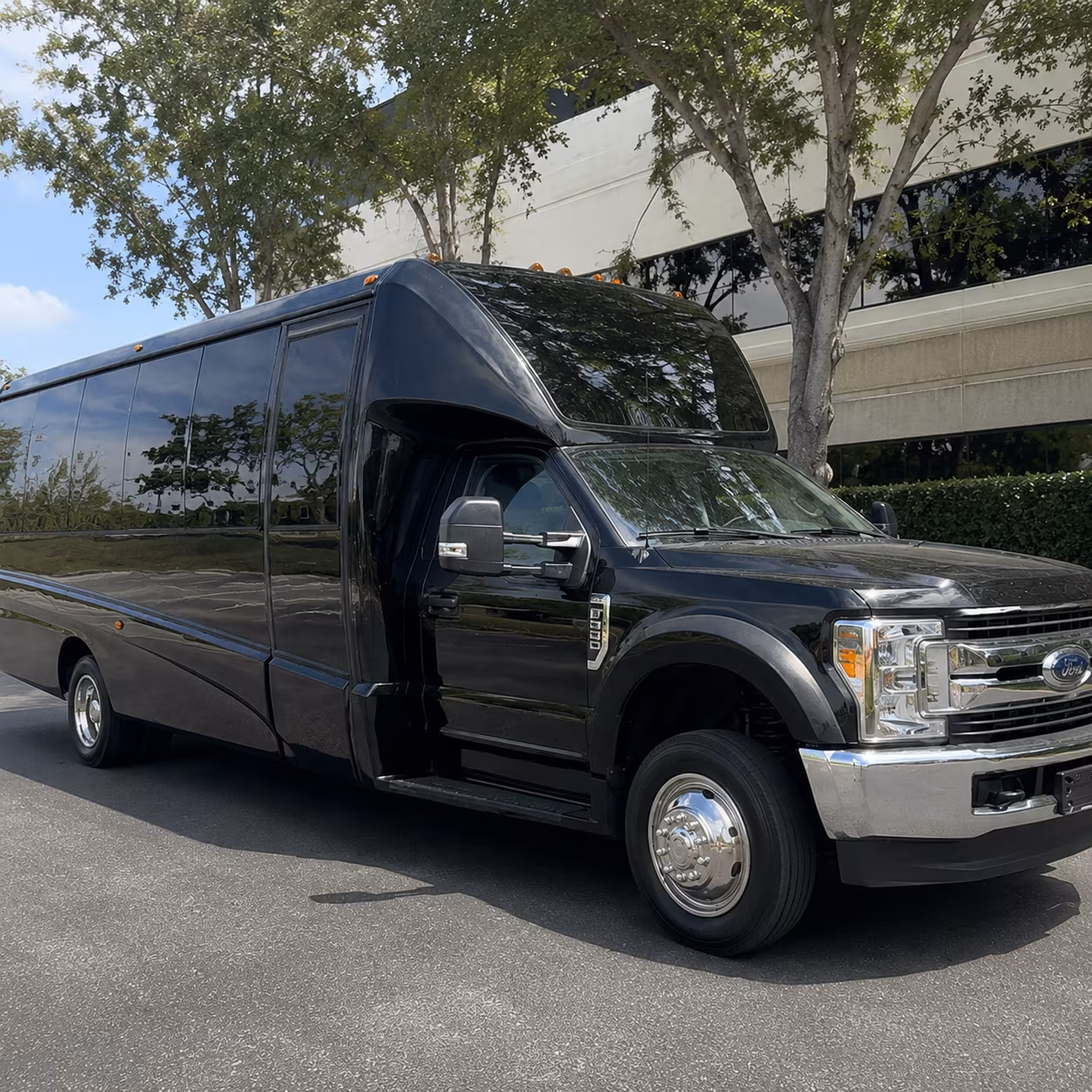 Lakewood Winery Tour & Pub Crawl Transportation